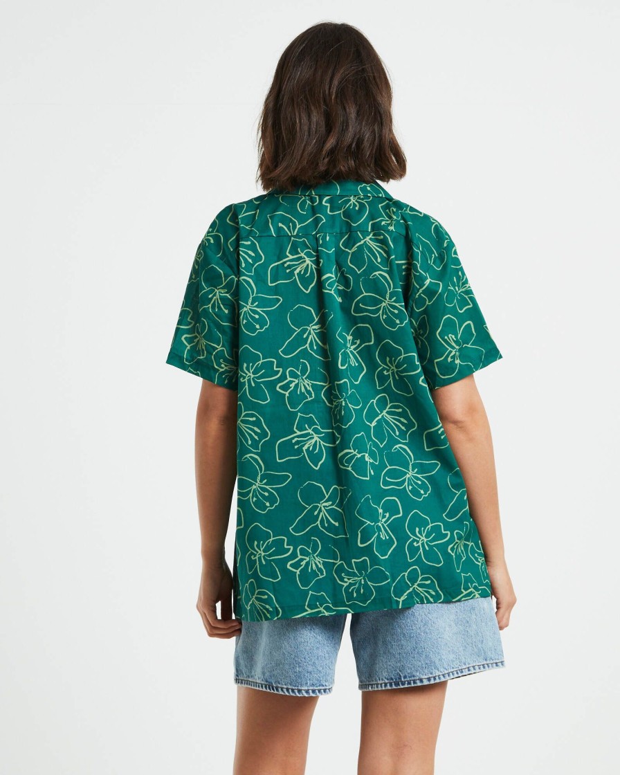 Wholesale CHARLIE HOLIDAY Lola Short Sleeve Relaxed Shirt In Floral Green