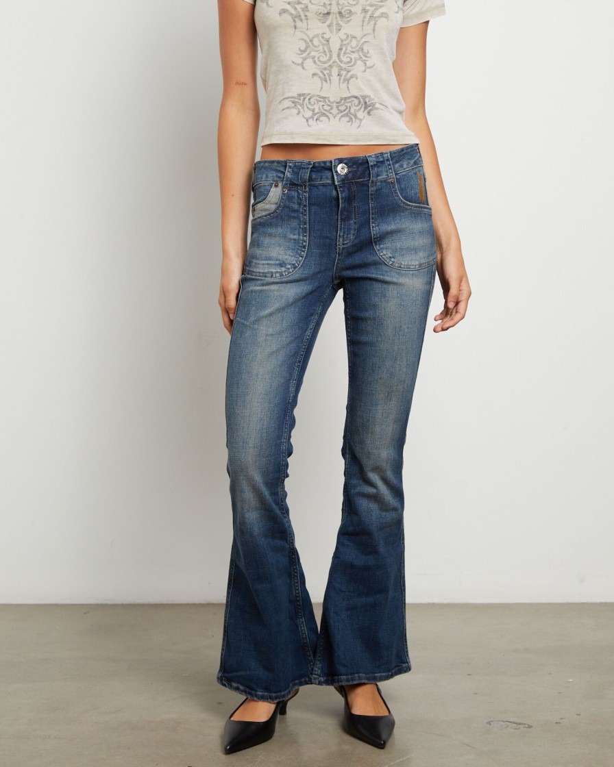 Best BDG URBAN OUTFITTERS Bdg Tiana Low Rise Flare Jeans In Dark Vintage