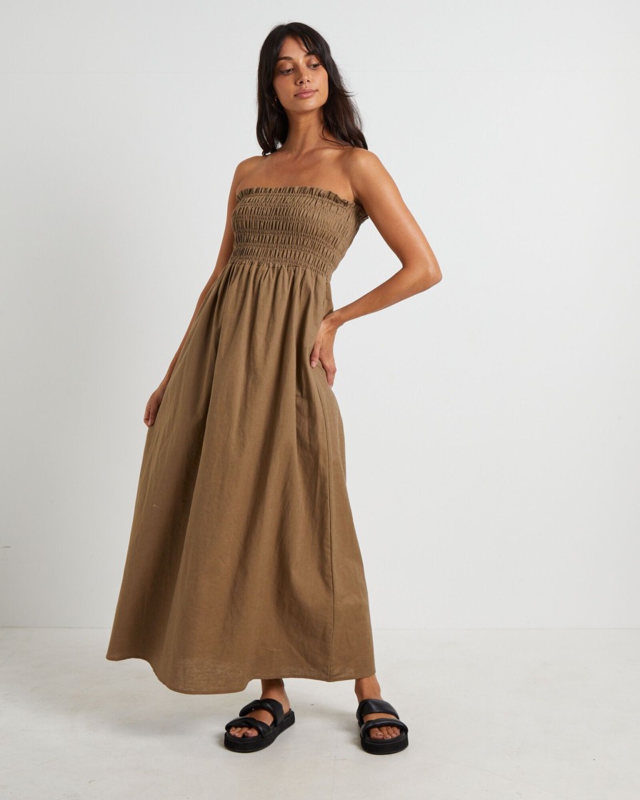 New SUBTITLED Esme Shirred Bandeau Maxi Dress In Hazelnut Brown