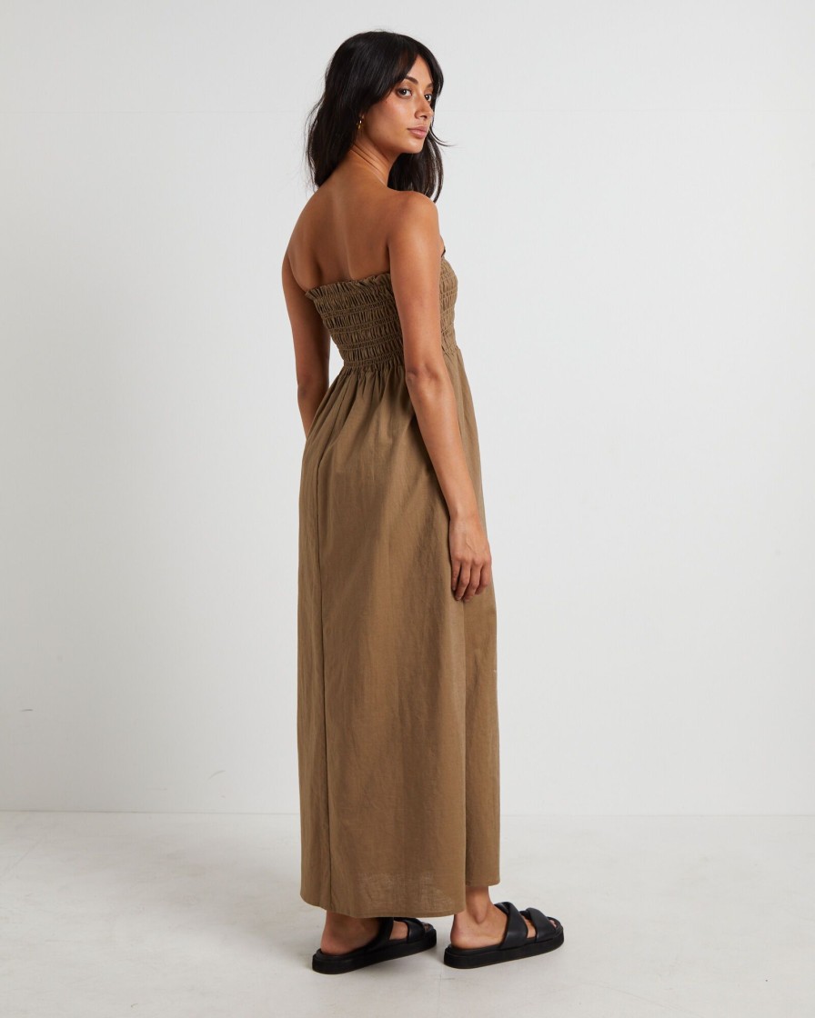 New SUBTITLED Esme Shirred Bandeau Maxi Dress In Hazelnut Brown