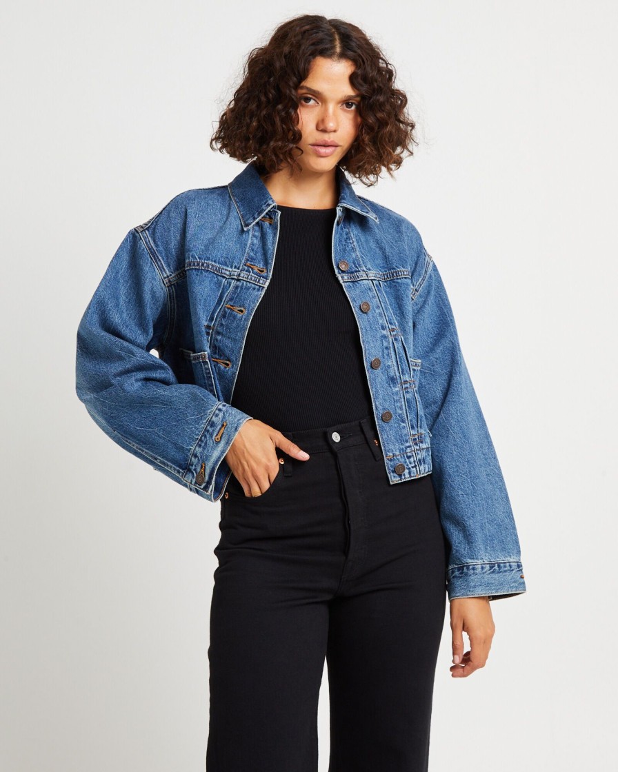 New LEVIS Tailored 90S Denim Trucker Jacket