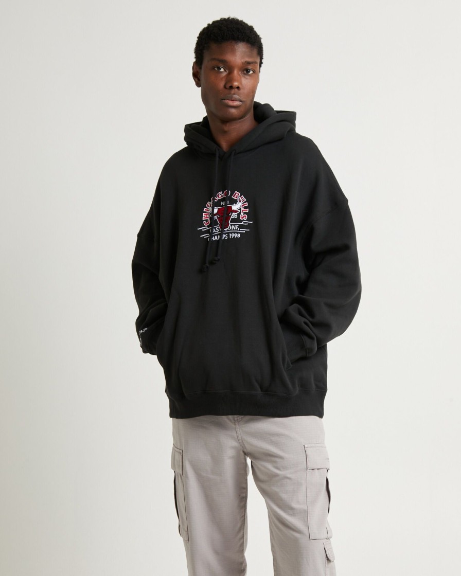 New MITCHELL & NESS Letterman Hoodie Bulls Black