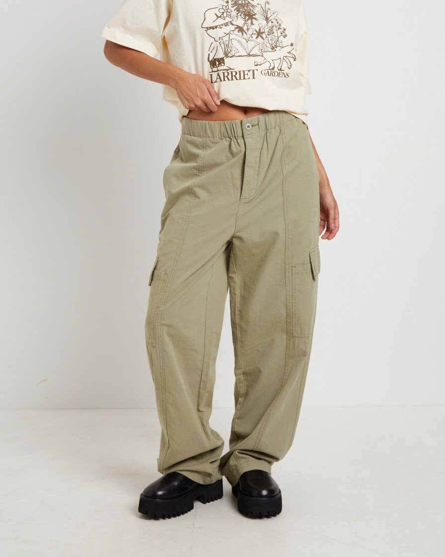 New LARRIET Cargo Pants In Sage